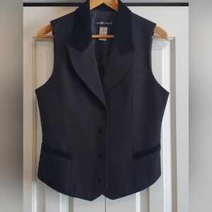 **SOLD**Vintage Womens Sag Harbor Black Wool Button Down Vest Velvet Collar 10